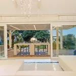 Vila Ambra 10, Emma