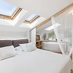 Vila Ambra 10, Emma