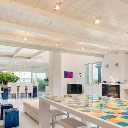 Villa Ambra 10, Emma Sorso
