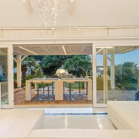 Villa Ambra 10, Emma